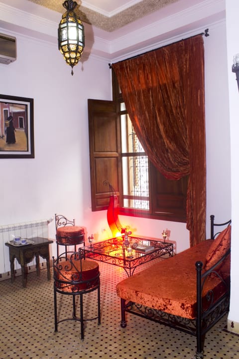 Suite (Marrakech) | Living area | 26-inch LED TV with satellite channels, TV