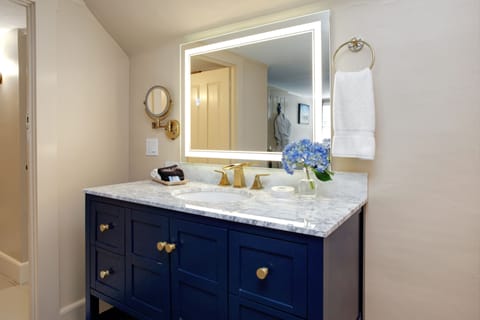 Nantucket | Bathroom | Shower, hydromassage showerhead, designer toiletries, hair dryer