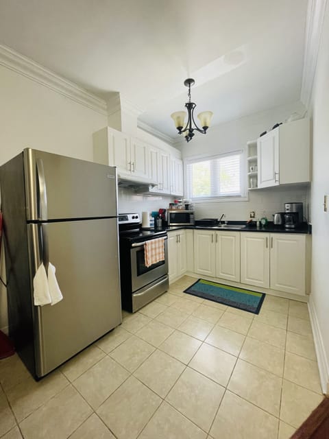 Premium Apartment, Multiple Beds, City View | Private kitchen | Full-size fridge, microwave, oven, stovetop