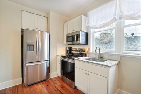 Standard Apartment, Multiple Beds | Private kitchen | Full-size fridge, microwave, oven, dishwasher