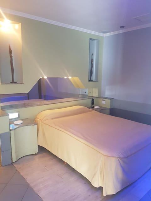 Rollaway beds, free WiFi, bed sheets, wheelchair access