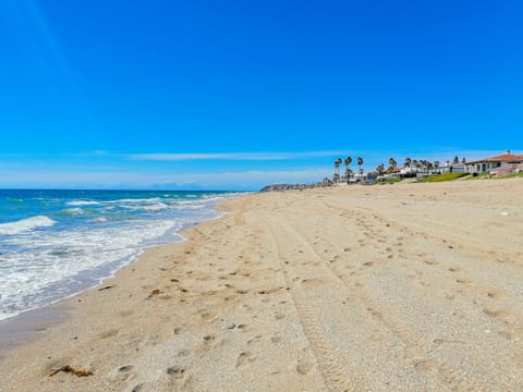 Beach nearby, white sand, beach towels