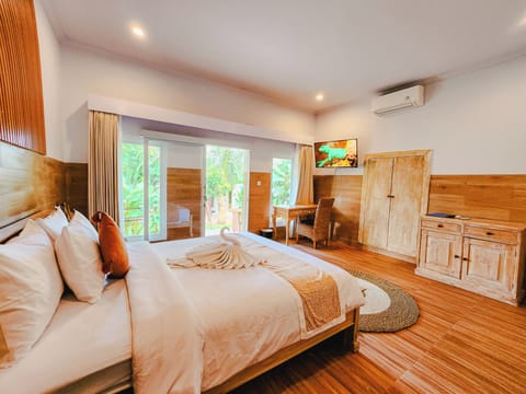 Deluxe Room | 1 bedroom, in-room safe, desk, free WiFi