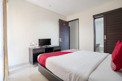 Family Suite, 2 Double Beds | Desk, free WiFi, bed sheets