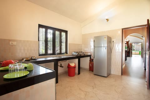 Family Apartment, 2 Bedrooms, Garden View | Private kitchen | Fridge, stovetop, electric kettle, cookware/dishes/utensils