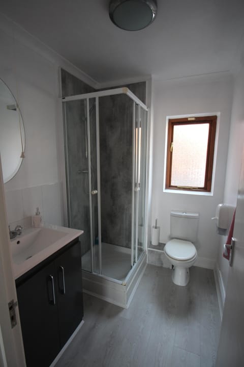 Superior Triple Room, Ensuite (Lodgemore) | Bathroom | Towels