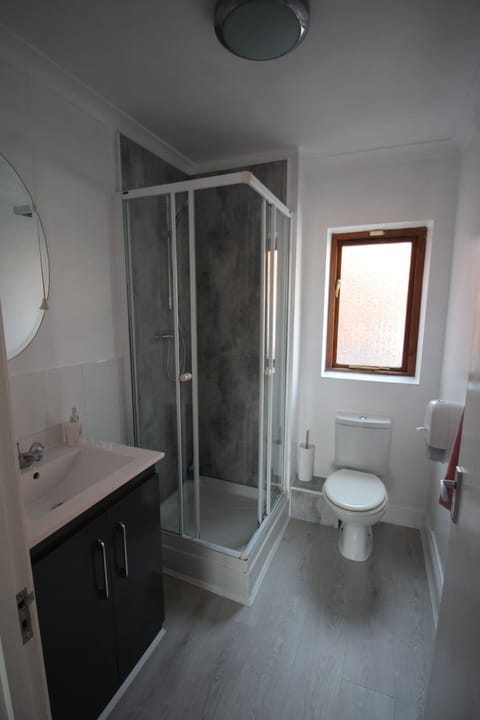 Superior Triple Room, Ensuite (Lodgemore) | Bathroom