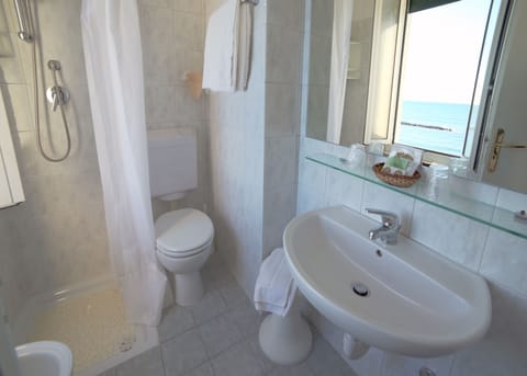 Panoramic Double or Twin Room, 2 Twin Beds, Sea View | Bathroom | Free toiletries, hair dryer, bidet, towels