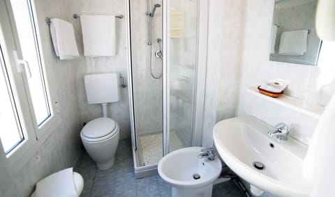 Panoramic Double or Twin Room, Sea Facing (1) | Bathroom | Free toiletries, hair dryer, bidet, towels