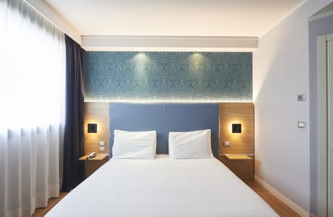 Hypo-allergenic bedding, down comforters, minibar, in-room safe