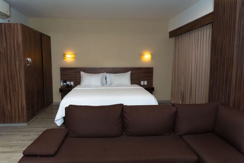 Junior Suite, 1 King Bed, Kitchenette | Premium bedding, minibar, in-room safe, desk