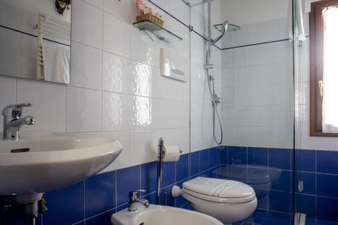 Superior Double or Twin Room, Valley View | Bathroom | Free toiletries, hair dryer, bidet, towels