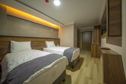 Standard Twin Room | Minibar, free WiFi, bed sheets