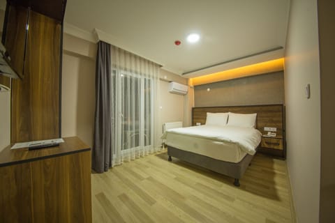 Standard Double Room | Minibar, free WiFi, bed sheets