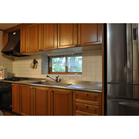 Apartment, 6 Bedrooms | Private kitchen | Fridge, microwave, stovetop, coffee/tea maker