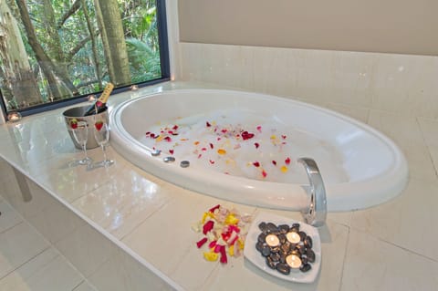 Indoor spa tub