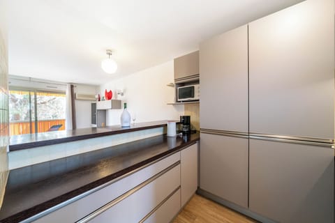 Apartment, 1 Bedroom, Terrace (6 Pers) | Private kitchen | Fridge, microwave, oven, stovetop