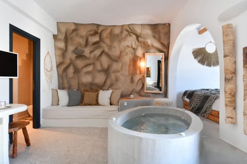 Upbeat Spa, Side Sea view | Private spa tub