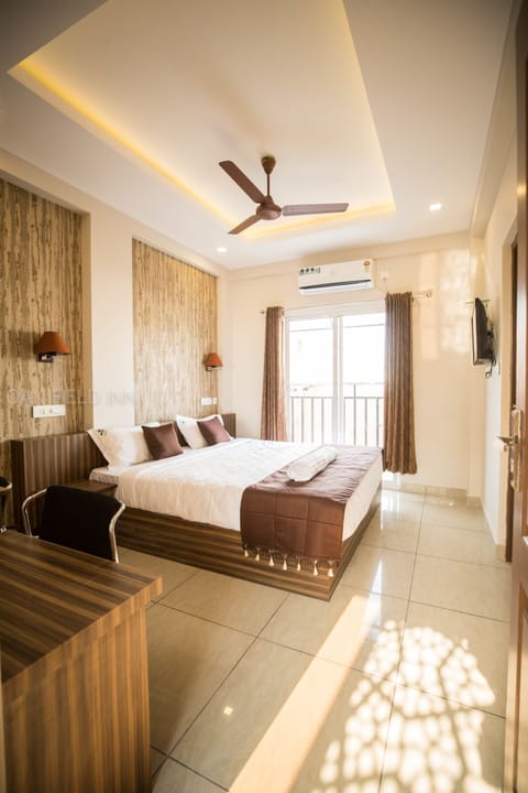 Deluxe Double Room, 1 Queen Bed, City View | Balcony view