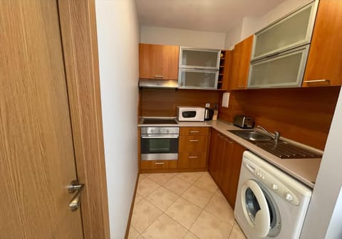 Traditional Apartment, City View | Private kitchenette | Fridge, microwave, stovetop, electric kettle