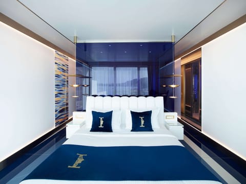 Gold Suite Sea View with Private Pool | Egyptian cotton sheets, premium bedding, in-room safe, blackout drapes