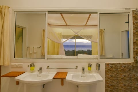 Luxury Villa, 5 Bedrooms (Exclusive) | Bathroom | Deep soaking tub, rainfall showerhead, free toiletries, towels