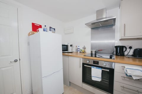 Deluxe Apartment, 2 Bedrooms | Private kitchen | Full-size fridge, microwave, oven, stovetop