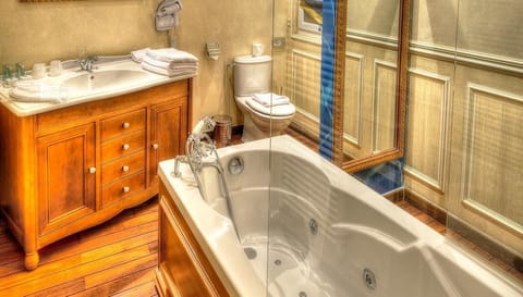 Junior Suite | Jetted tub