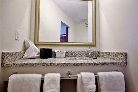 Room, Deluxe Balcony, River View | Bathroom | Shower, free toiletries, hair dryer, bathrobes