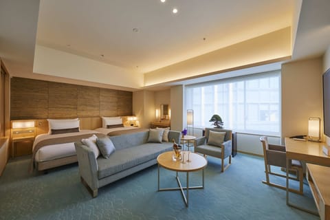 Premier Junior Suite Twin Room, Non Smoking | Hypo-allergenic bedding, free minibar, in-room safe, desk