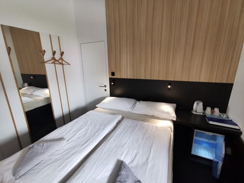 Double Room | In-room safe, desk, free WiFi, bed sheets