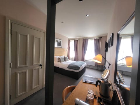 Double Room | Desk, iron/ironing board, free WiFi, bed sheets