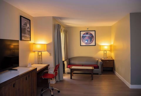 Suite, 1 King Bed | Desk, iron/ironing board, free cribs/infant beds, rollaway beds
