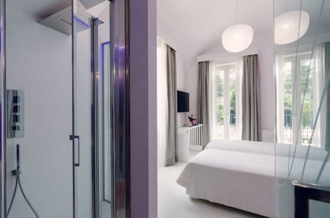 Deluxe Double or Twin Room | Individually decorated, individually furnished, desk, blackout drapes