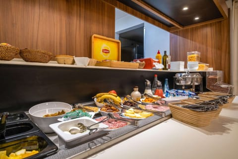 Daily buffet breakfast for a fee
