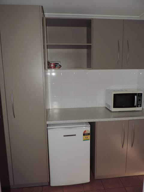 Fridge, microwave, coffee/tea maker, electric kettle