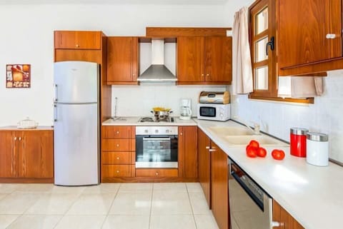 Villa (2 Bedrooms) | Private kitchen | Stovetop, coffee/tea maker, cookware/dishes/utensils