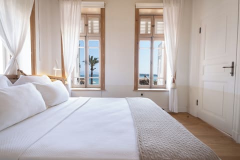 Deluxe Room, Balcony, Sea View | 1 bedroom, in-room safe, individually decorated, individually furnished