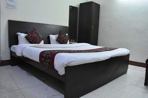 Deluxe Double Room, 1 Double Bed | Free WiFi, bed sheets