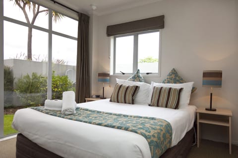 Suite, 3 Bedrooms, Jetted Tub | Premium bedding, in-room safe, soundproofing, iron/ironing board