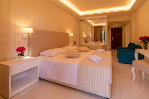 In-room safe, soundproofing, free WiFi