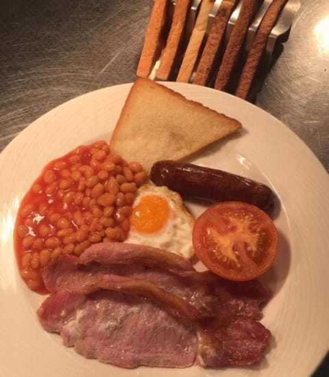 Daily English breakfast (GBP 10.00 per person)