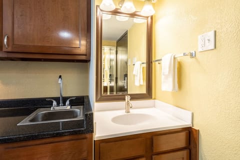 Room, 2 Queen Beds, Non Smoking (Efficiency) | Bathroom | Combined shower/tub, towels