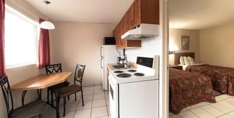 Suite, 1 Bedroom, Non Smoking (2 double beds) | Private kitchen | Fridge, microwave