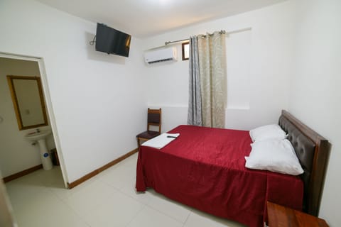 Single Room | Blackout drapes, free WiFi, bed sheets