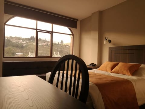 Elite Single Room, 1 Queen Bed, City View | Individually decorated, individually furnished, laptop workspace