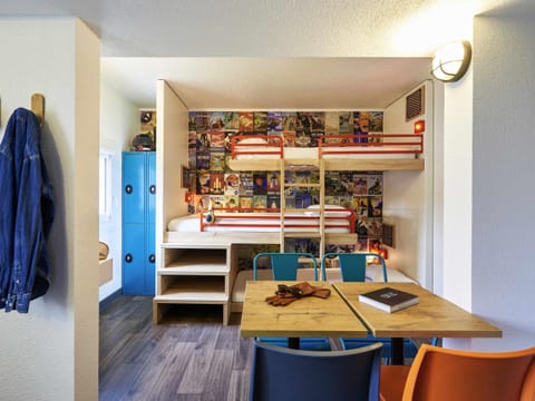 Desk, blackout drapes, free WiFi, bed sheets