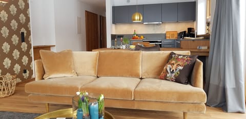 Flat-screen TV, heated floors