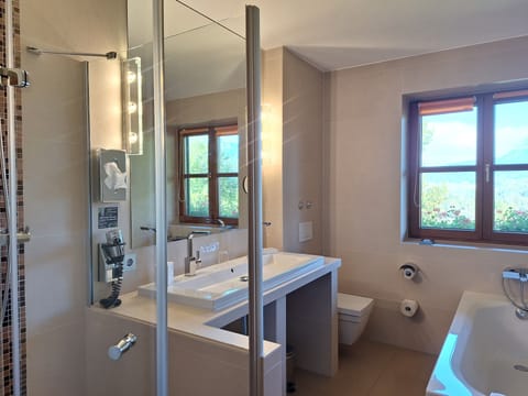 Suite, Balcony, Mountain View (Berlin) | Minibar, in-room safe, blackout drapes, free WiFi