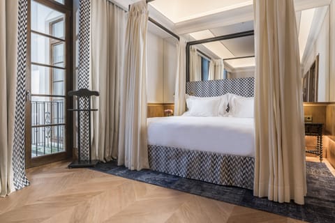 Palacio Junior Suite | Egyptian cotton sheets, premium bedding, down comforters, minibar